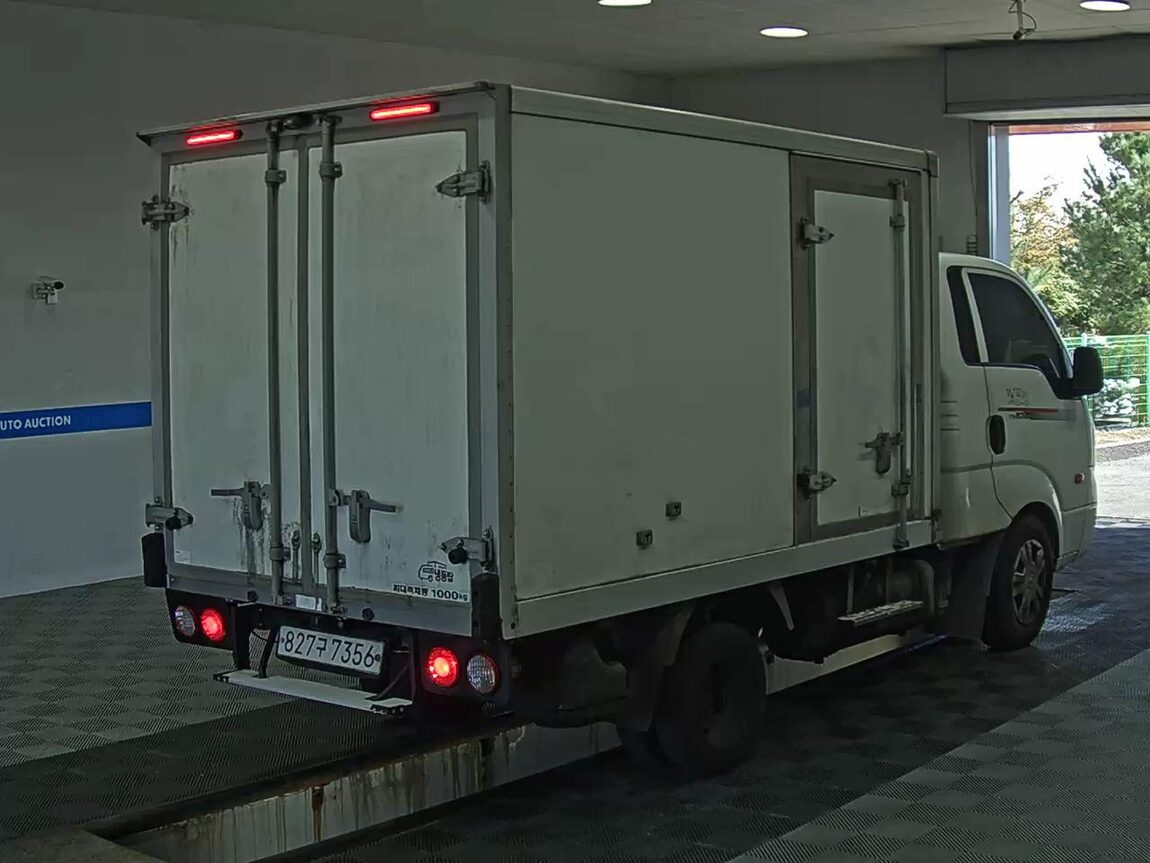 KIA THE NEW BONGO III CARGO FREEZER BOX TRUCK STANDARD MODEL 2022 - zdjęcie 5