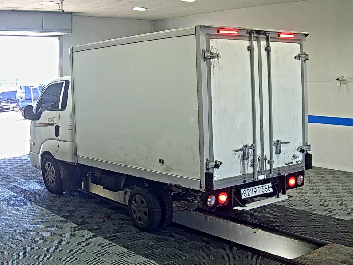 KIA THE NEW BONGO III CARGO FREEZER BOX TRUCK STANDARD MODEL 2022 - zdjęcie 6