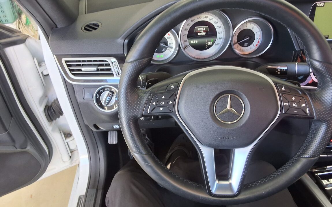 MERCEDES-BENZ E-CLASS (4TH GEN) E300 4MATIC AVANTGARDE 2016 - zdjęcie 17