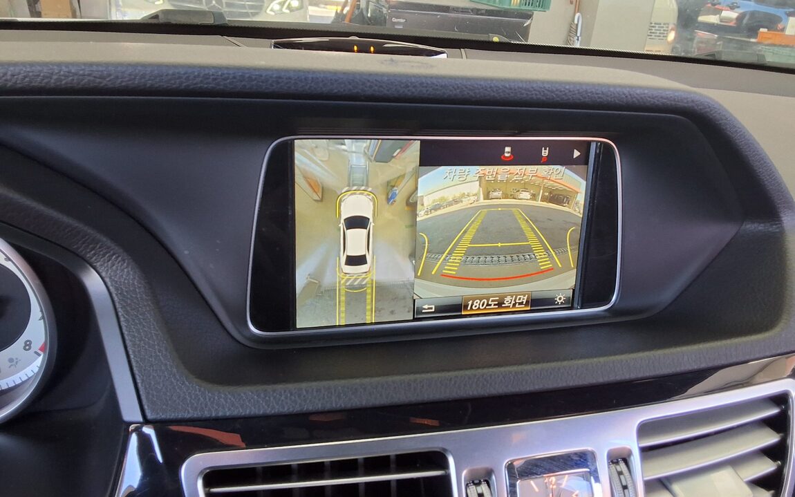 MERCEDES-BENZ E-CLASS (4TH GEN) E300 4MATIC AVANTGARDE 2016 - zdjęcie 19