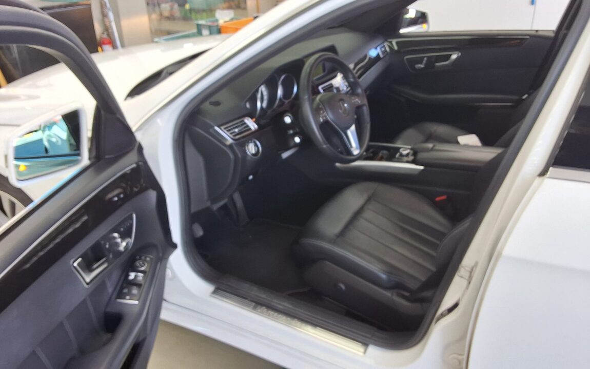 MERCEDES-BENZ E-CLASS (4TH GEN) E300 4MATIC AVANTGARDE 2016 - zdjęcie 10