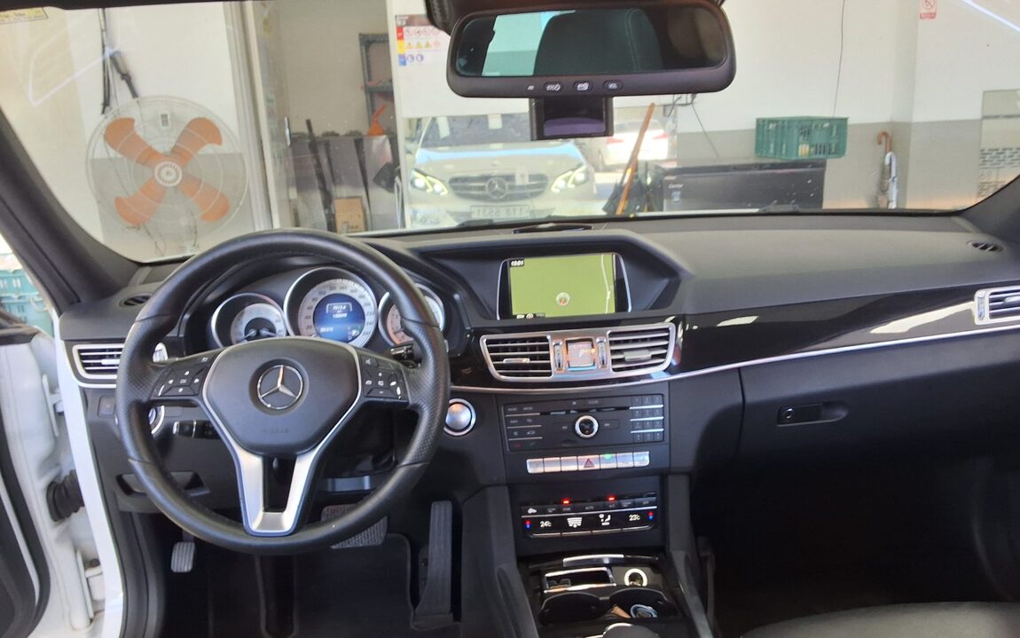 MERCEDES-BENZ E-CLASS (4TH GEN) E300 4MATIC AVANTGARDE 2016 - zdjęcie 11