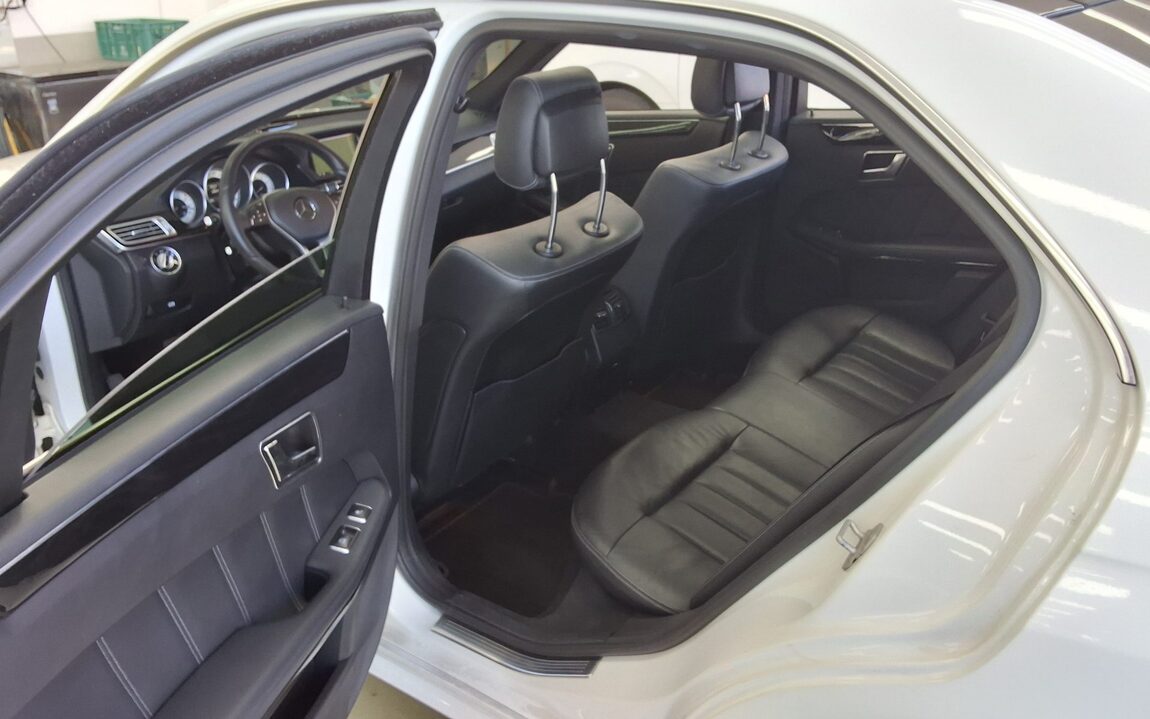 MERCEDES-BENZ E-CLASS (4TH GEN) E300 4MATIC AVANTGARDE 2016 - zdjęcie 12