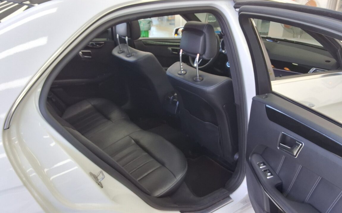 MERCEDES-BENZ E-CLASS (4TH GEN) E300 4MATIC AVANTGARDE 2016 - zdjęcie 13