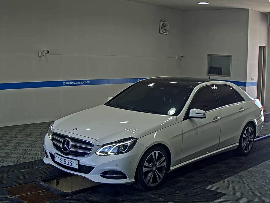MERCEDES-BENZ E-CLASS (4TH GEN) E300 4MATIC AVANTGARDE 2016 - zdjęcie 2