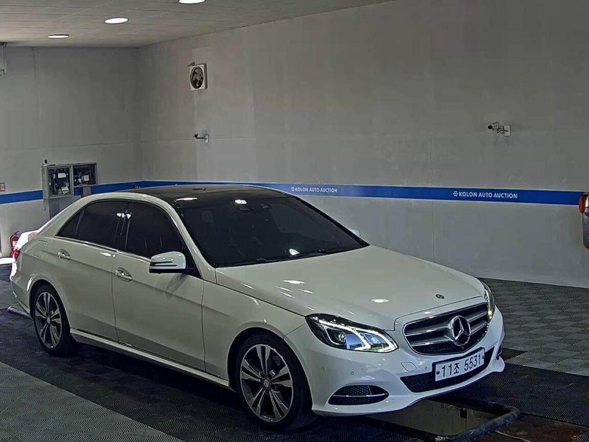 MERCEDES-BENZ E-CLASS (4TH GEN) E300 4MATIC AVANTGARDE 2016 - zdjęcie 3