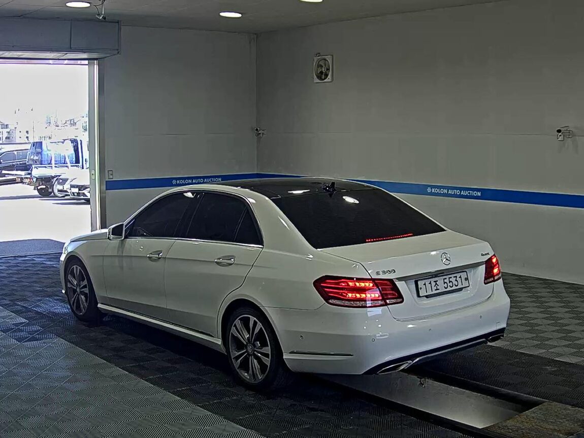 MERCEDES-BENZ E-CLASS (4TH GEN) E300 4MATIC AVANTGARDE 2016 - zdjęcie 6