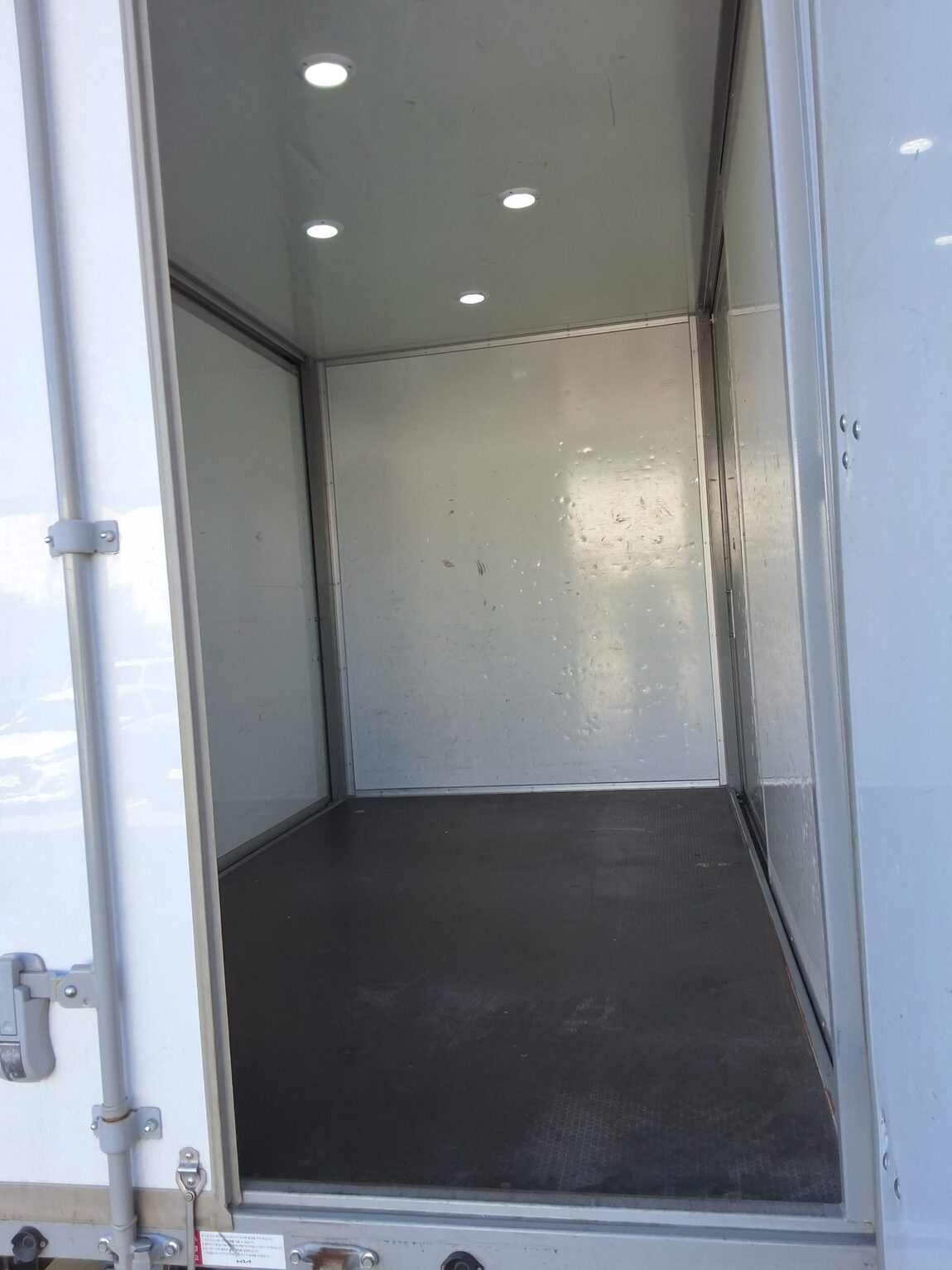 KIA THE NEW BONGO III CARGO SLIDING DOOR BOX TRUCK LPI PLUS MODEL 2025 - zdjęcie 12