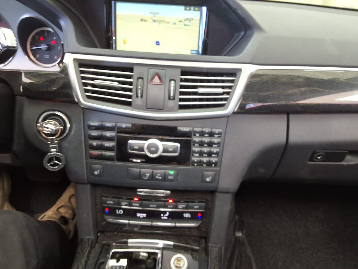 MERCEDES-BENZ E-CLASS (4TH GEN) E220 CDI AVANTGARDE 2012 - zdjęcie 24