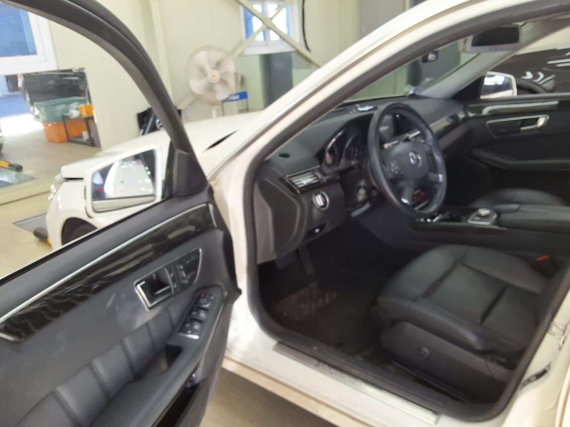 MERCEDES-BENZ E-CLASS (4TH GEN) E220 CDI AVANTGARDE 2012 - zdjęcie 11