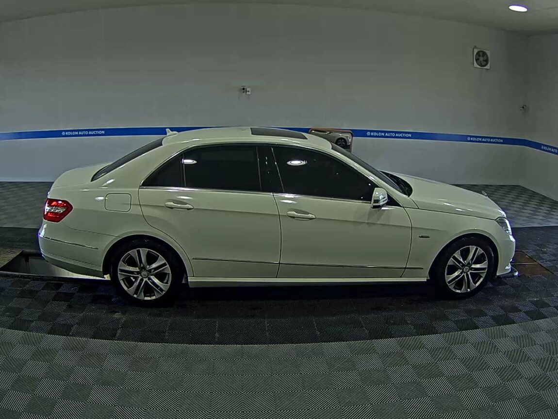 MERCEDES-BENZ E-CLASS (4TH GEN) E220 CDI AVANTGARDE 2012 - zdjęcie 4