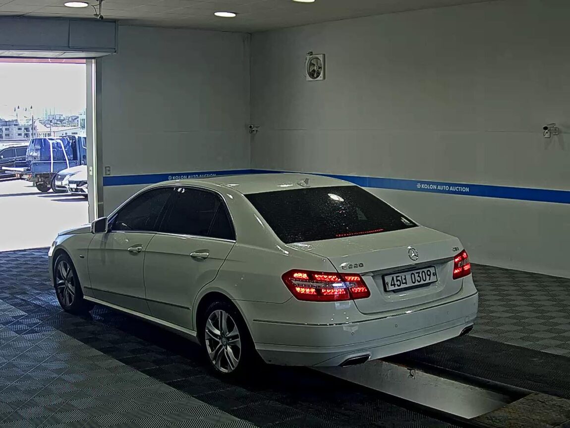 MERCEDES-BENZ E-CLASS (4TH GEN) E220 CDI AVANTGARDE 2012 - zdjęcie 6