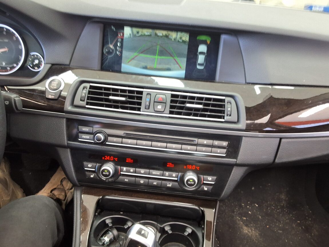 BMW 5 SERIES (6TH GEN) 528i xDRIVE 2013 - zdjęcie 24