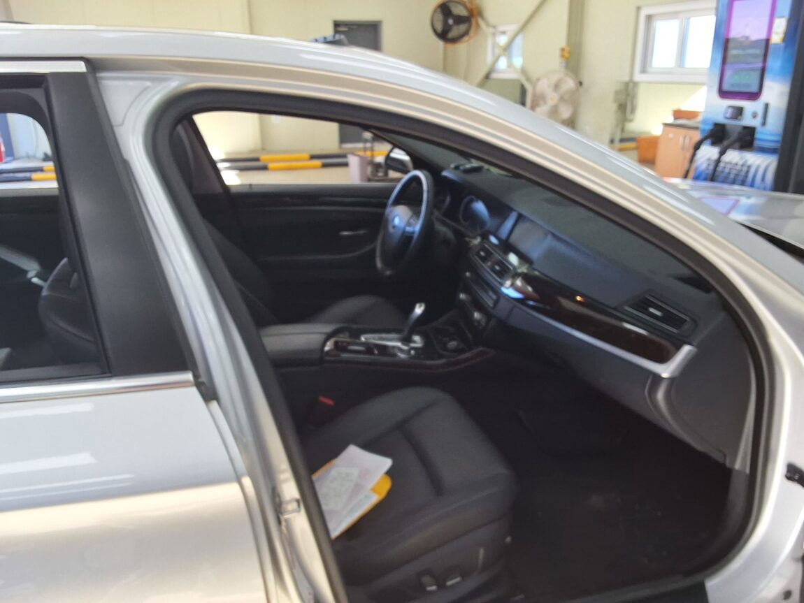 BMW 5 SERIES (6TH GEN) 528i xDRIVE 2013 - zdjęcie 15
