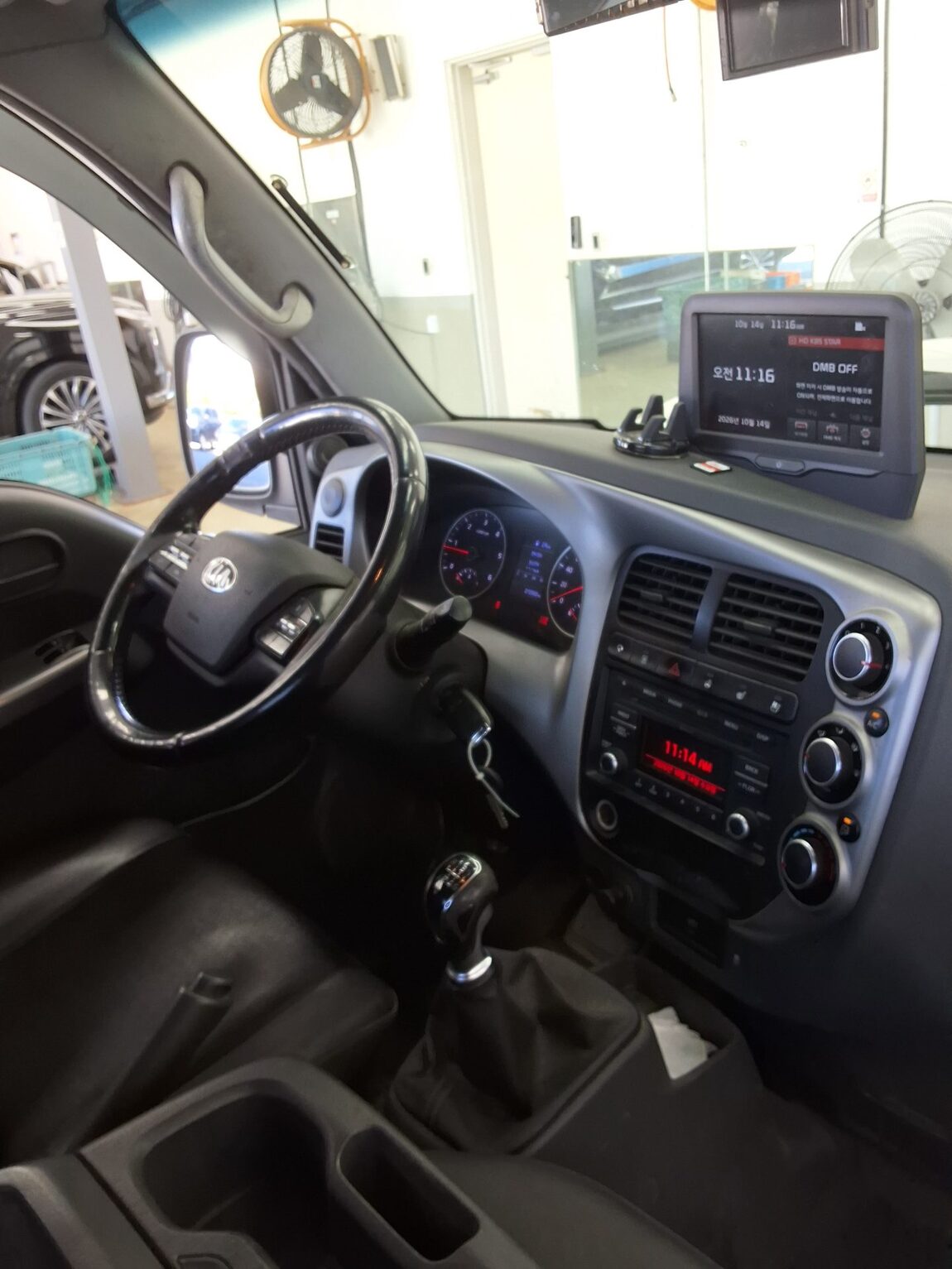 KIA THE NEW BONGO III CARGO 1.2 TON KING CAB EXTRA LONG WHEELBASE GLS 2020 - zdjęcie 11