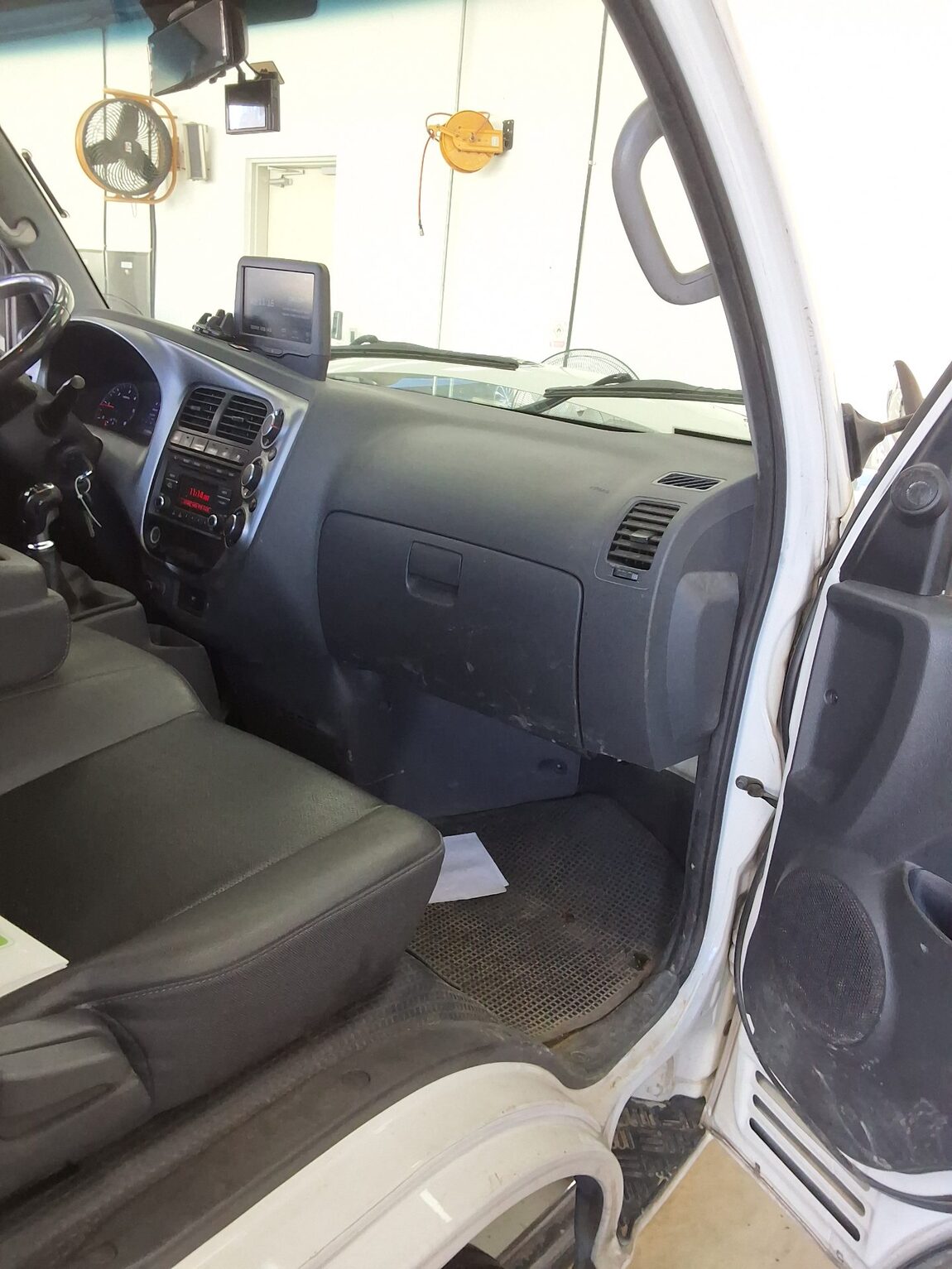 KIA THE NEW BONGO III CARGO 1.2 TON KING CAB EXTRA LONG WHEELBASE GLS 2020 - zdjęcie 12