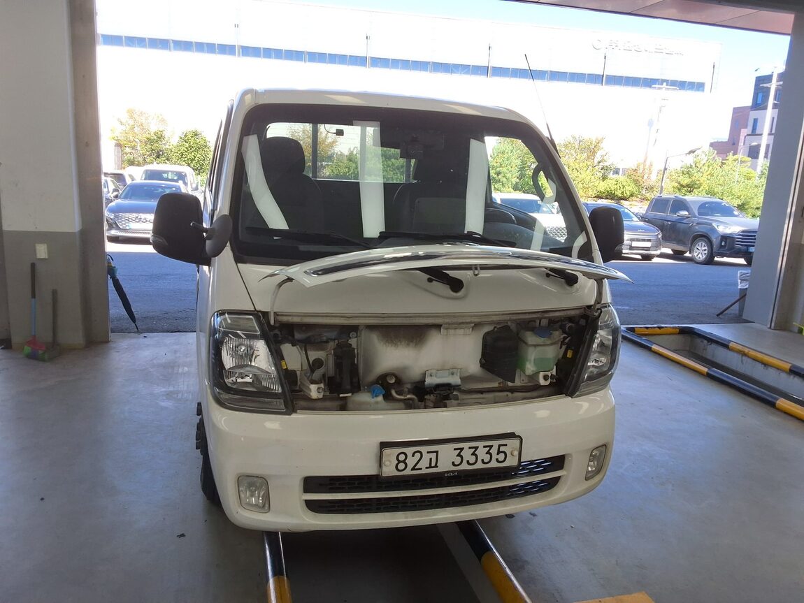 KIA THE NEW BONGO III CARGO 1.2 TON KING CAB EXTRA LONG WHEELBASE GLS 2020 - zdjęcie 17