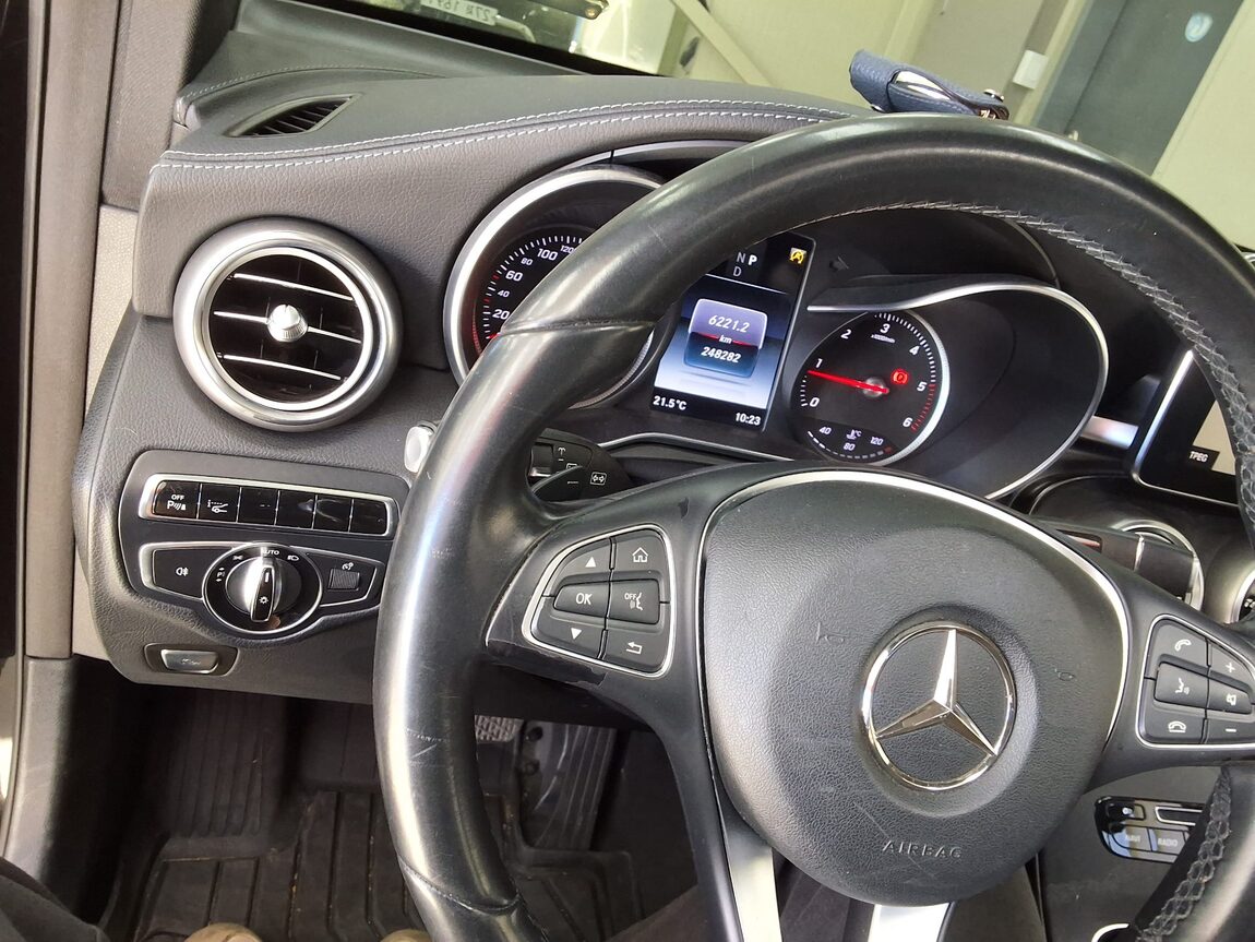 MERCEDES-BENZ GLC-CLASS GLC 220d 4MATIC PREMIUM 2016 - zdjęcie 23
