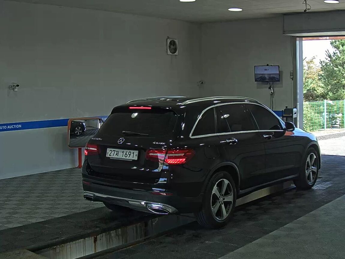 MERCEDES-BENZ GLC-CLASS GLC 220d 4MATIC PREMIUM 2016 - zdjęcie 5