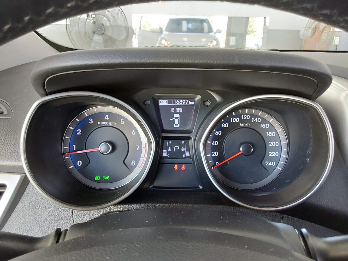 HYUNDAI NEW i30 1.6 GDi UNIQUE 2014 - zdjęcie 9