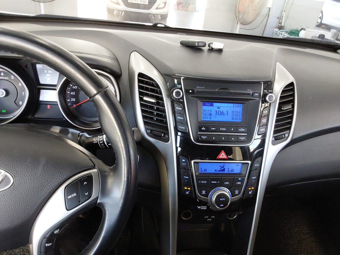 HYUNDAI NEW i30 1.6 GDi UNIQUE 2014 - zdjęcie 17
