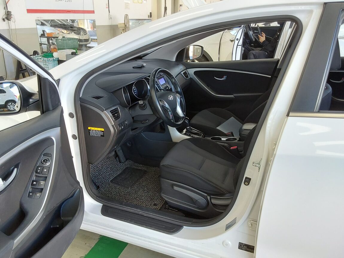 HYUNDAI NEW i30 1.6 GDi UNIQUE 2014 - zdjęcie 10