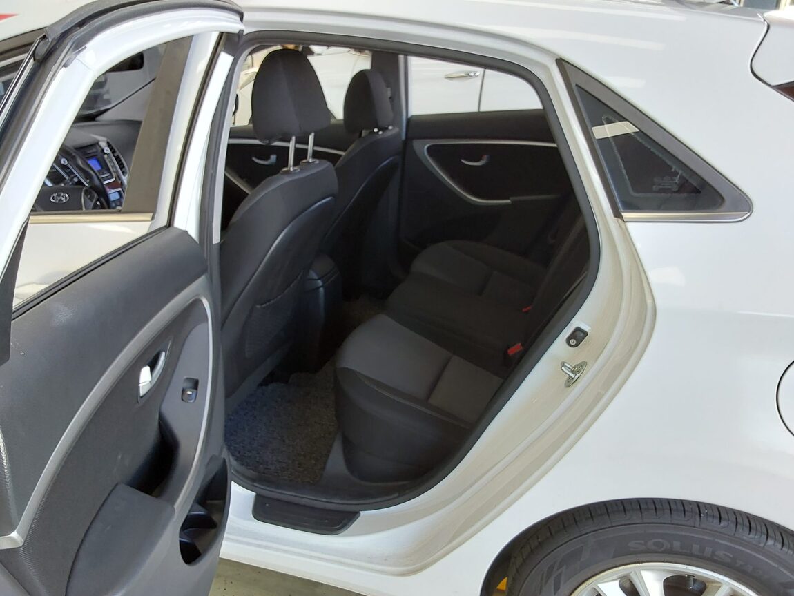 HYUNDAI NEW i30 1.6 GDi UNIQUE 2014 - zdjęcie 12