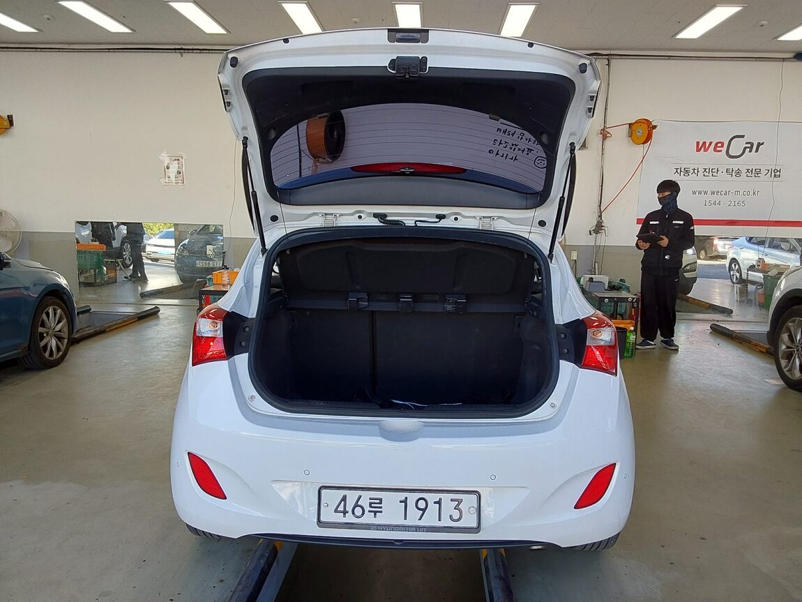 HYUNDAI NEW i30 1.6 GDi UNIQUE 2014 - zdjęcie 15