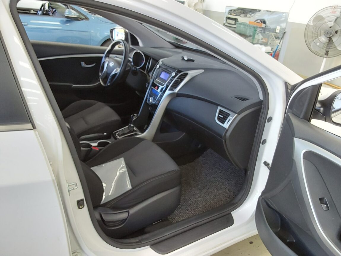 HYUNDAI NEW i30 1.6 GDi UNIQUE 2014 - zdjęcie 14