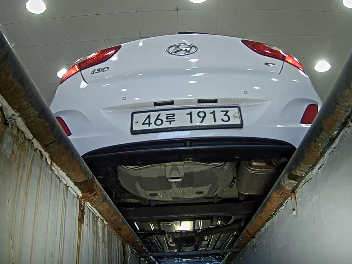 HYUNDAI NEW i30 1.6 GDi UNIQUE 2014 - zdjęcie 8