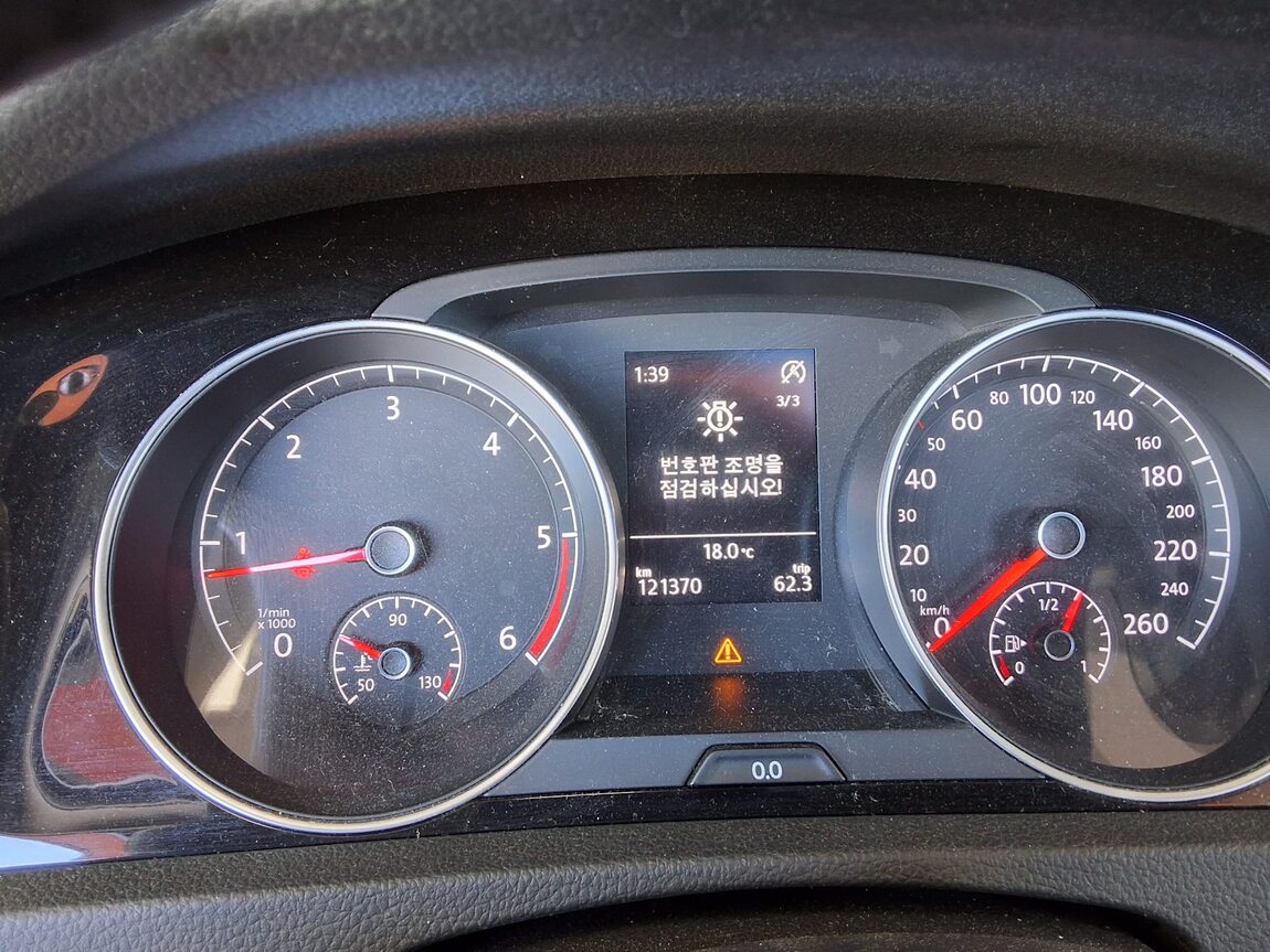 VOLKSWAGEN GOLF (7TH GEN) 2.0 TDI 2013 - zdjęcie 9