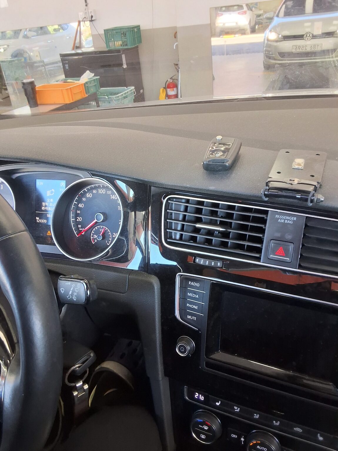 VOLKSWAGEN GOLF (7TH GEN) 2.0 TDI 2013 - zdjęcie 17