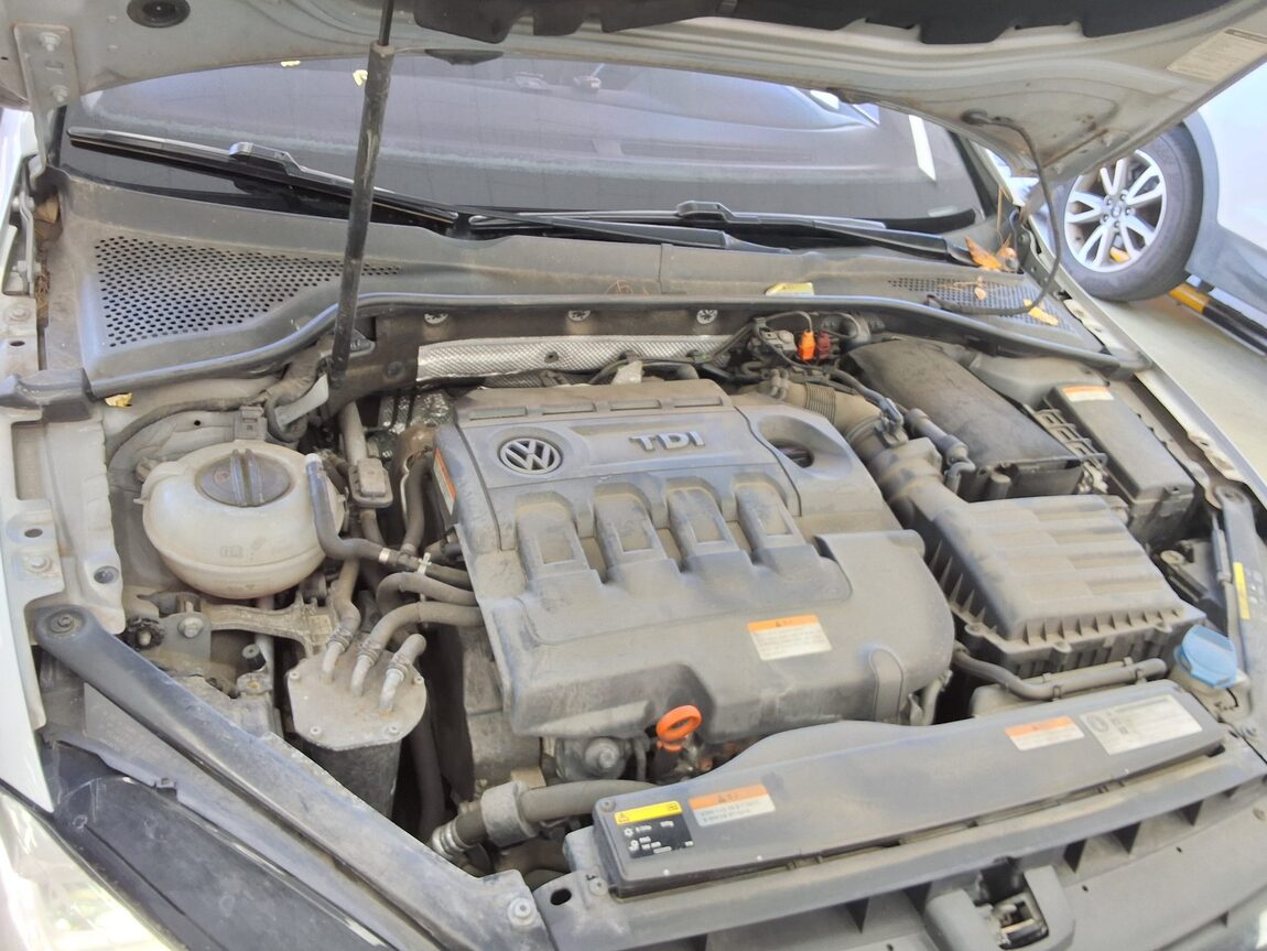 VOLKSWAGEN GOLF (7TH GEN) 2.0 TDI 2013 - zdjęcie 19
