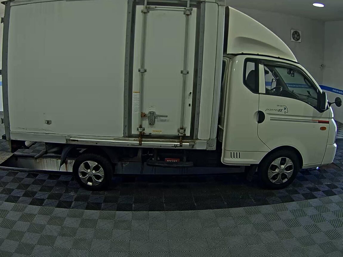 HYUNDAI PORTER II HIGH-ROOF BUILT-IN BOX TRUCK SUPER CAB 2017 - zdjęcie 4