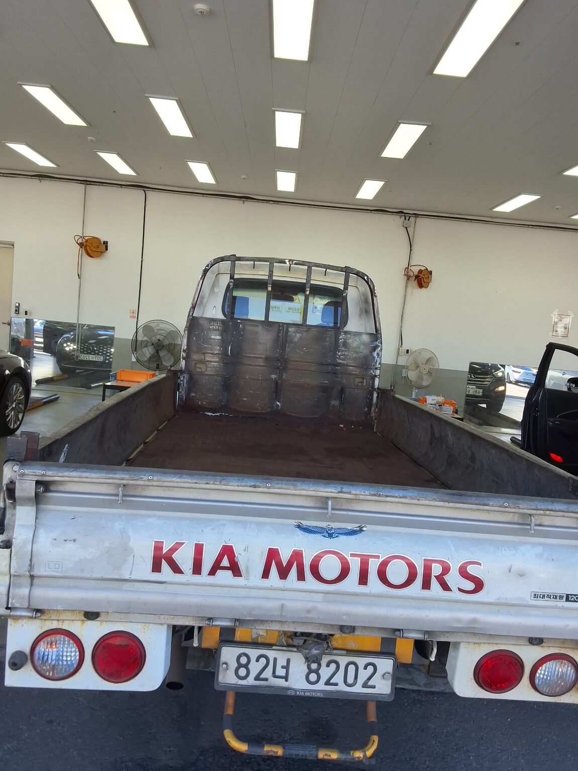 KIA BONGO III CARGO 1.2 TON STANDARD CAB EXTRA LONG WHEELBASE 2016 - zdjęcie 13