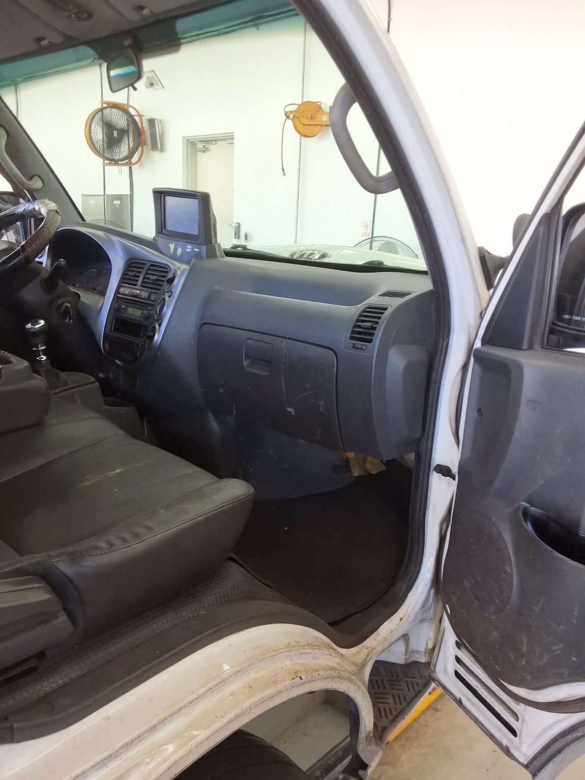 KIA BONGO III CARGO 1.2 TON STANDARD CAB EXTRA LONG WHEELBASE 2016 - zdjęcie 12