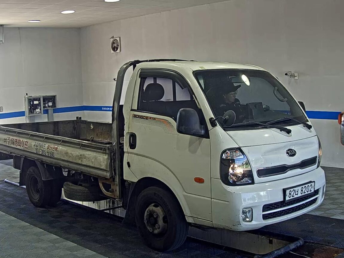KIA BONGO III CARGO 1.2 TON STANDARD CAB EXTRA LONG WHEELBASE 2016 - zdjęcie 3