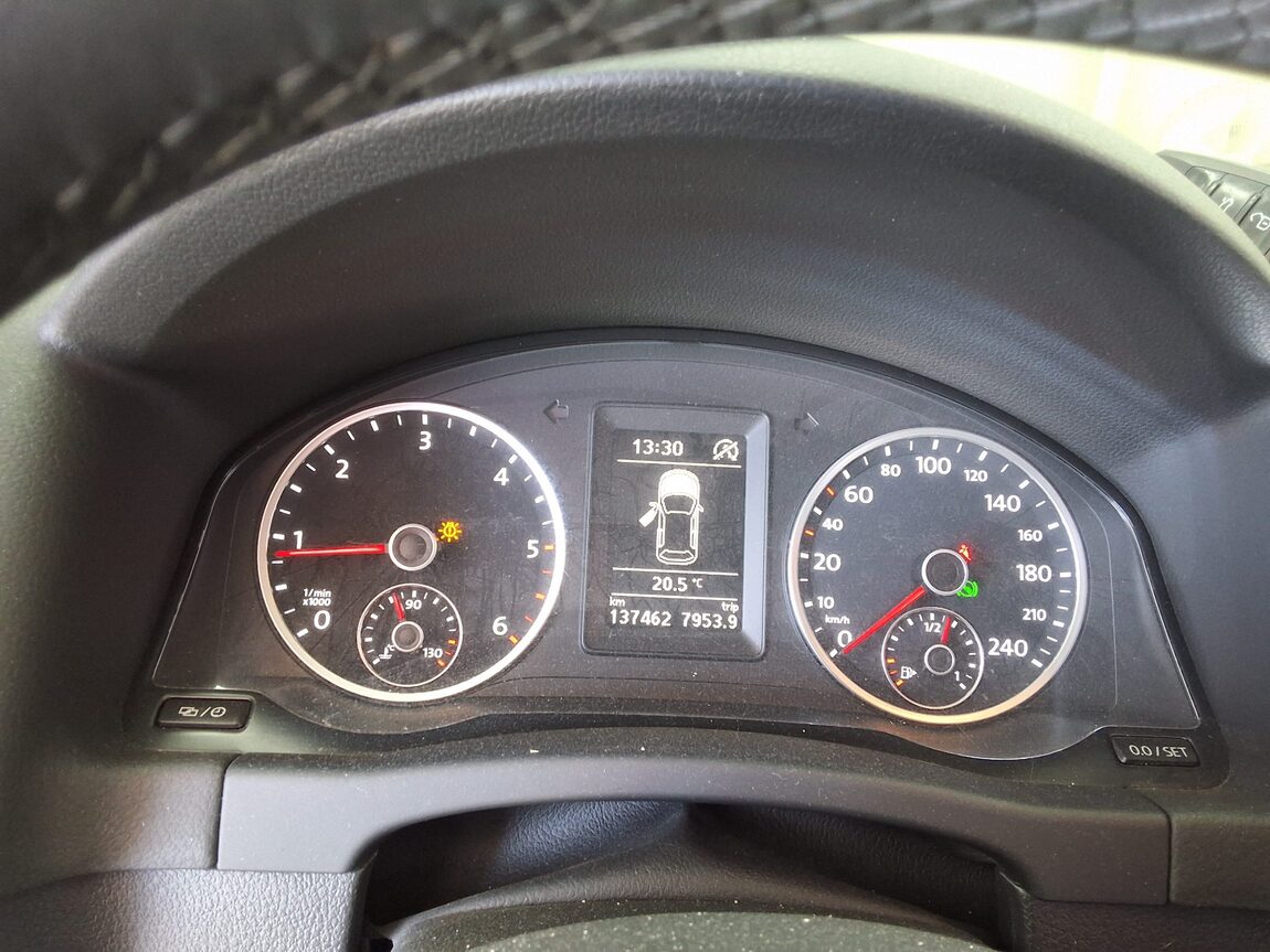 VOLKSWAGEN TIGUAN 2.0 TDI BLUEMOTION COMFORT 2014 - zdjęcie 10