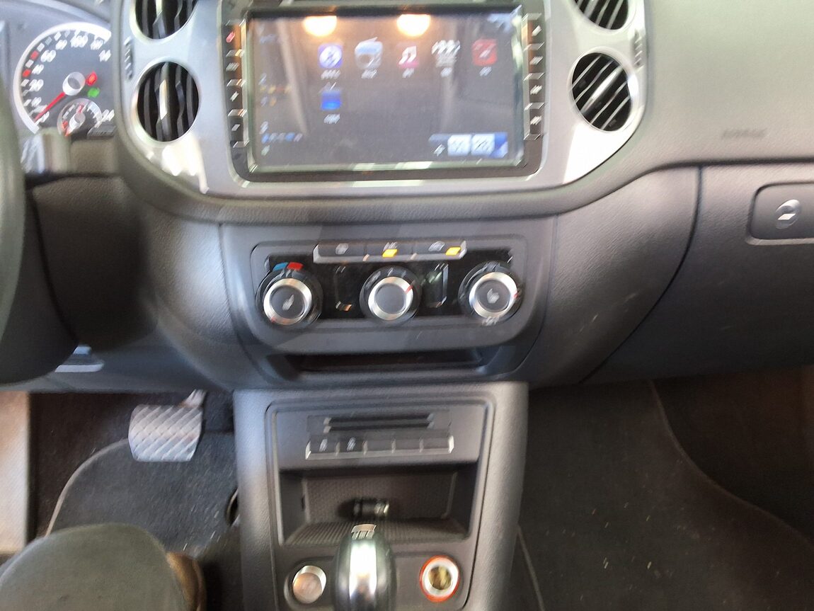 VOLKSWAGEN TIGUAN 2.0 TDI BLUEMOTION COMFORT 2014 - zdjęcie 24