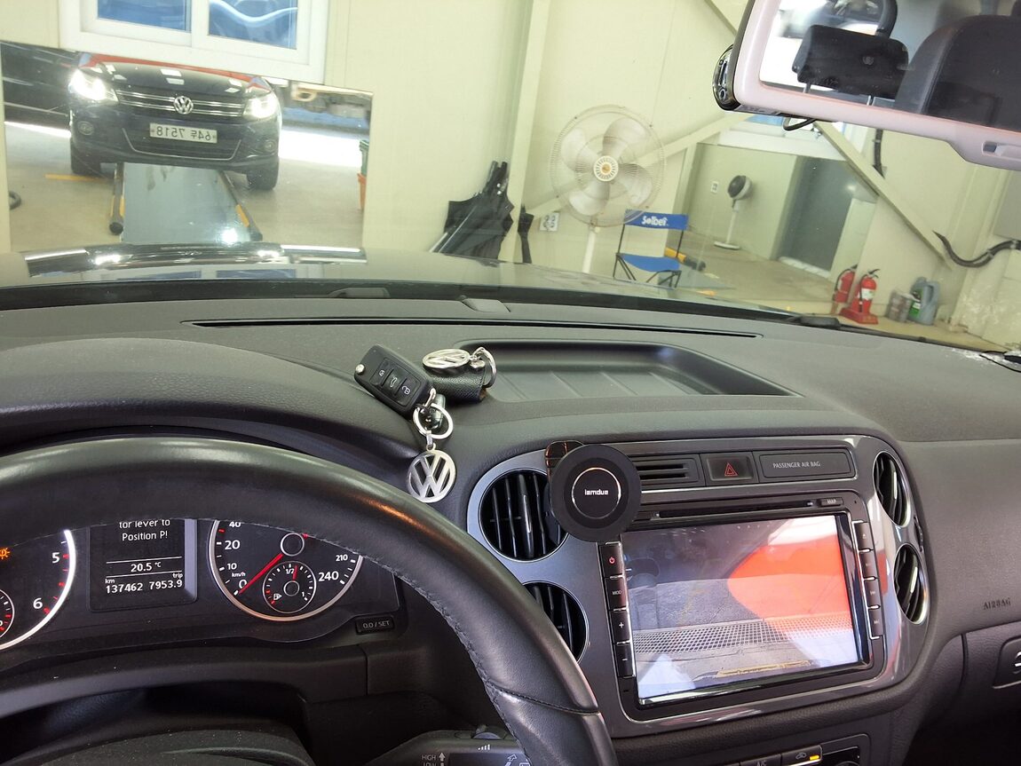 VOLKSWAGEN TIGUAN 2.0 TDI BLUEMOTION COMFORT 2014 - zdjęcie 25