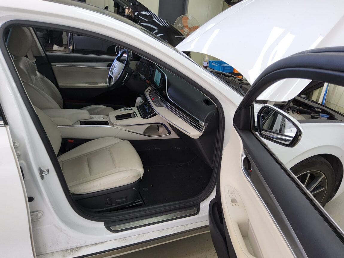 HYUNDAI THE NEW GRANDEUR IG GASOLINE 2.5 LE BLANC 2023 - zdjęcie 14
