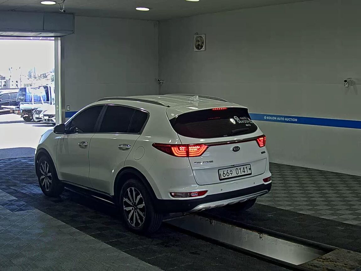 KIA NEW SPORTAGE 1.7 2WD NOBLESSE 2016 - zdjęcie 6