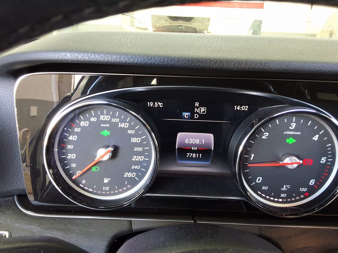 MERCEDES-BENZ E-CLASS (5TH GEN) E220d AVANTGARDE 2018 - zdjęcie 9