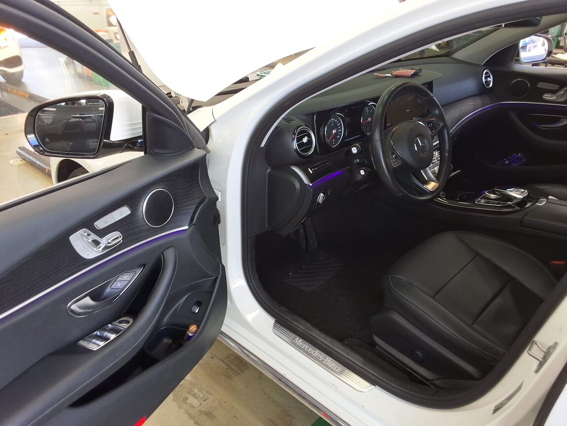 MERCEDES-BENZ E-CLASS (5TH GEN) E220d AVANTGARDE 2018 - zdjęcie 10