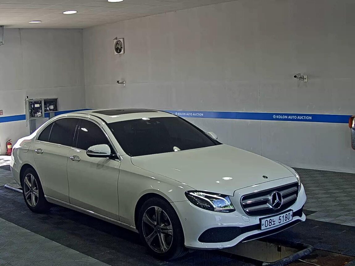 MERCEDES-BENZ E-CLASS (5TH GEN) E220d AVANTGARDE 2018 - zdjęcie 3