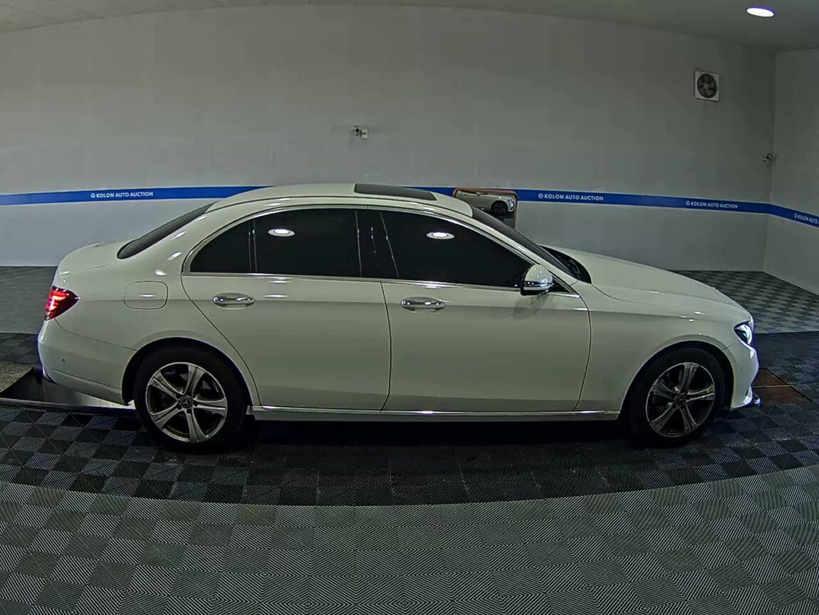 MERCEDES-BENZ E-CLASS (5TH GEN) E220d AVANTGARDE 2018 - zdjęcie 4