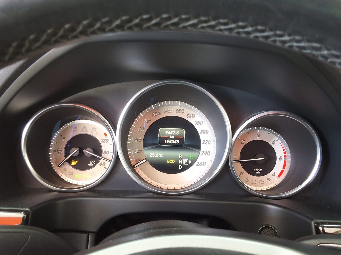 MERCEDES-BENZ E-CLASS (4TH GEN) E250 CDI 4MATIC 2014 - zdjęcie 10