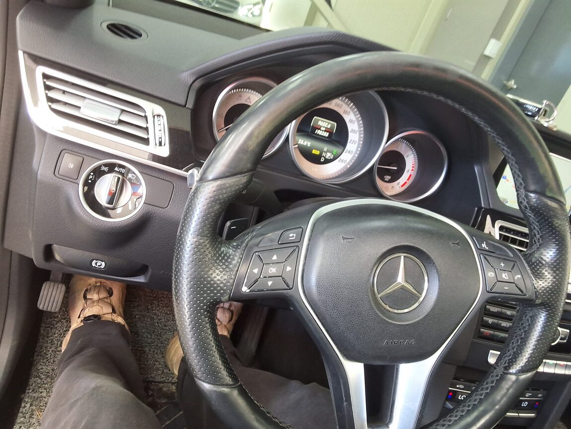 MERCEDES-BENZ E-CLASS (4TH GEN) E250 CDI 4MATIC 2014 - zdjęcie 23