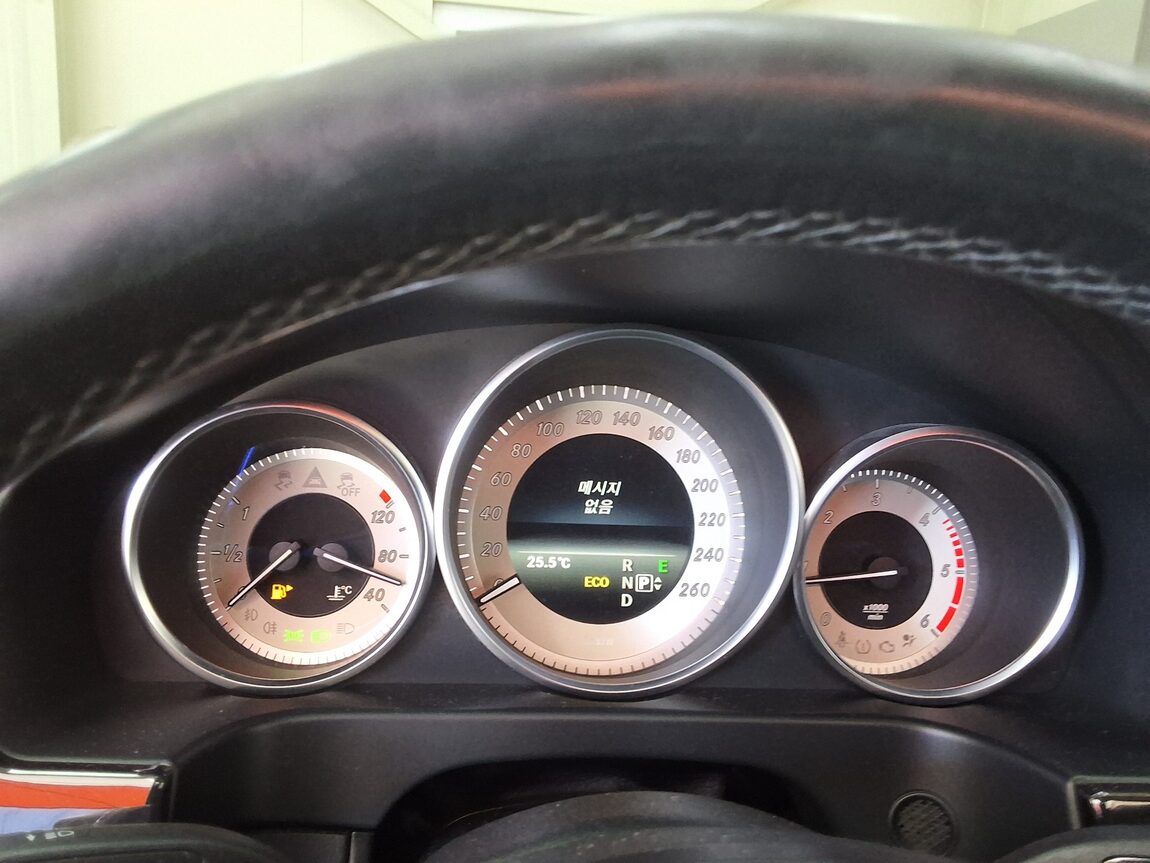 MERCEDES-BENZ E-CLASS (4TH GEN) E250 CDI 4MATIC 2014 - zdjęcie 26