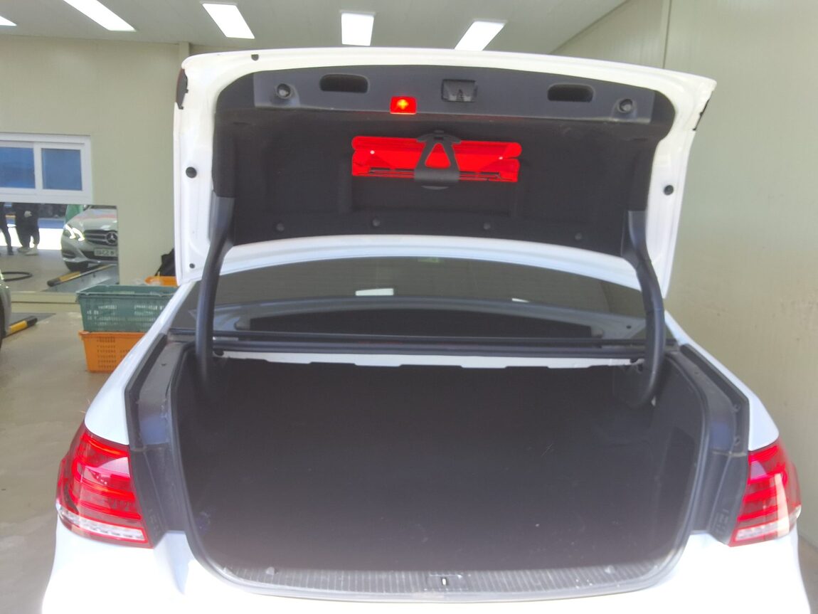 MERCEDES-BENZ E-CLASS (4TH GEN) E250 CDI 4MATIC 2014 - zdjęcie 16